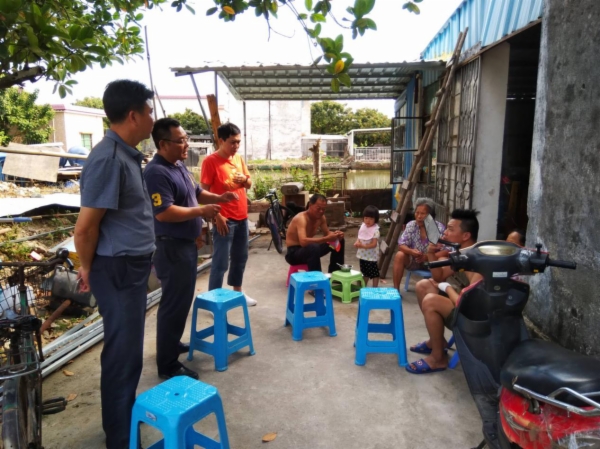 开展入户送岗位活动 开展入户送岗位活动