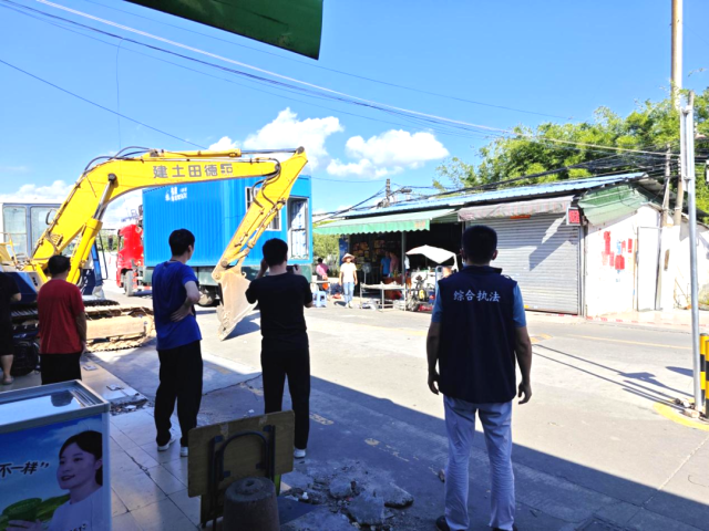 清理现场。 清理现场。