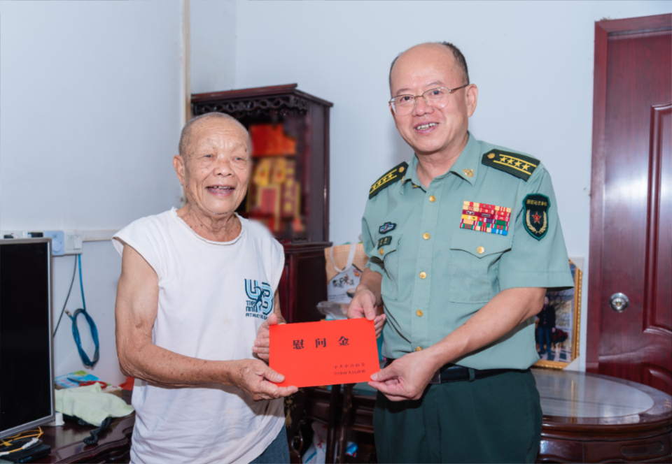 20230801市军分区司令员李云涛到大涌进行八一慰问-5.jpg 图片