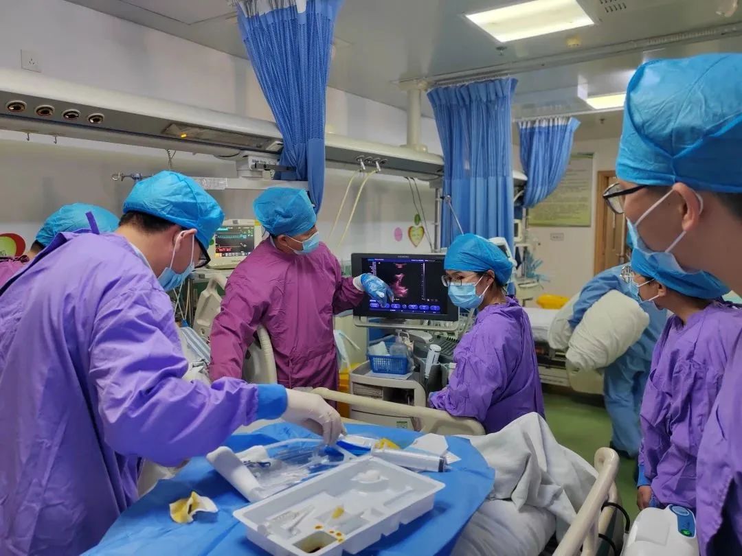 ICU床旁操作治疗.jpg 图片