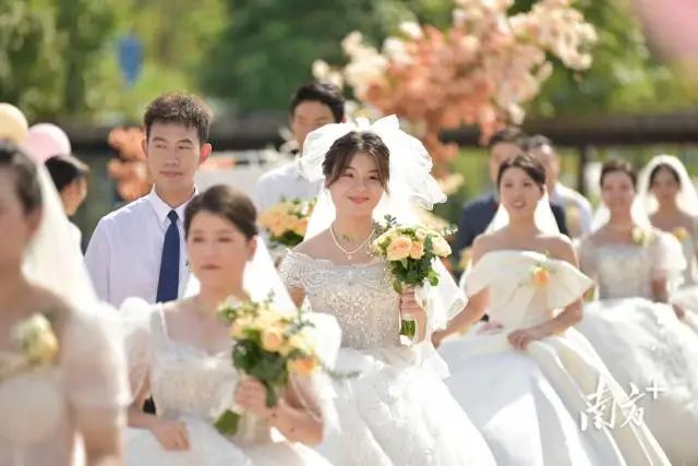 新人隆重登场。 图片