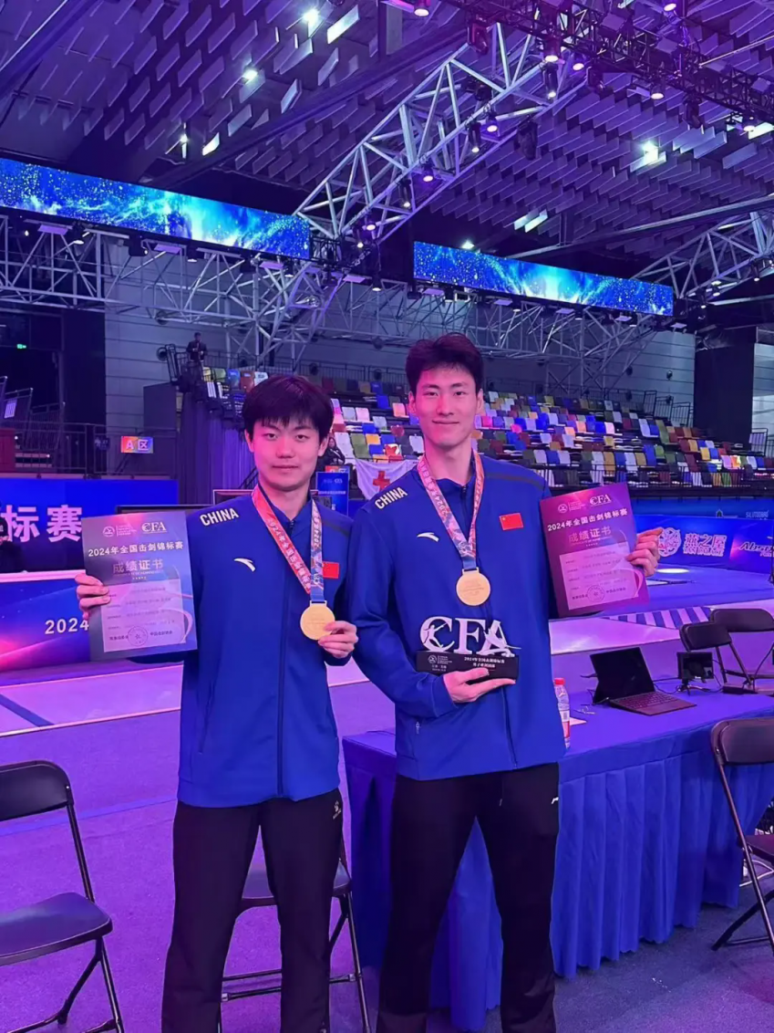 Peng Shengwei (L) and Huang Zhongming. Photo provided to Zhongshan Daily Peng Shengwei (L) and Huang Zhongming. Photo provided to Zhongshan Daily