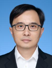 市委常委、市政府党组成员曾奕