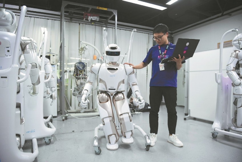 A researcher tests android "Walker X" at a science company in Shenzhen, Guangdong province, in June. MAO SIQIAN/XINHUA A researcher tests android "Walker X" at a science company in Shenzhen, Guangdong province, in June. MAO SIQIAN/XINHUA