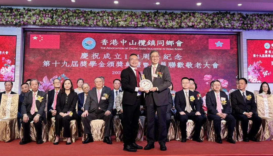 联欢敬老大会-回赠嘉宾留念 (5).jpg