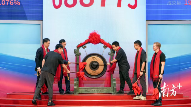 Insta360 lists on China's A-share market, as founder Liu Jingkang (3rd from right) leads the team to ring the opening bell.