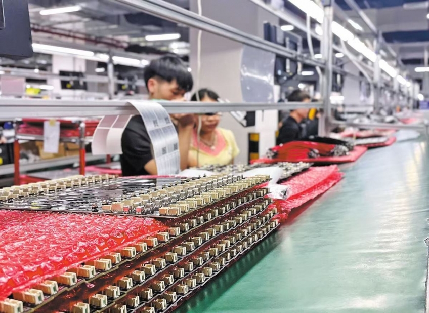 Workers are busy assembling lighting products at EK Inc, a pioneering innovator in the professional stage lighting industry, in Zhongshan, Guangdong province. QIU QUANLIN/CHINA DAILY Workers are busy assembling lighting products at EK Inc, a pioneering innovator in the professional stage lighting industry, in Zhongshan, Guangdong province. QIU QUANLIN/CHINA DAILY