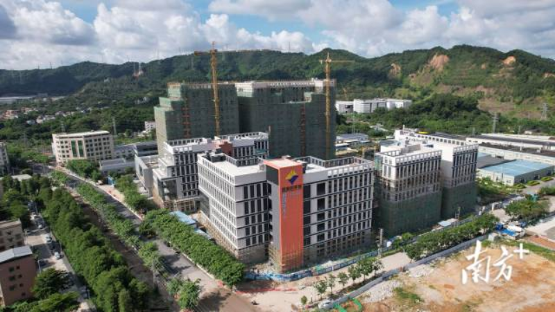 板芙镇飞·PARK项目一期预计在三季度开始交付。