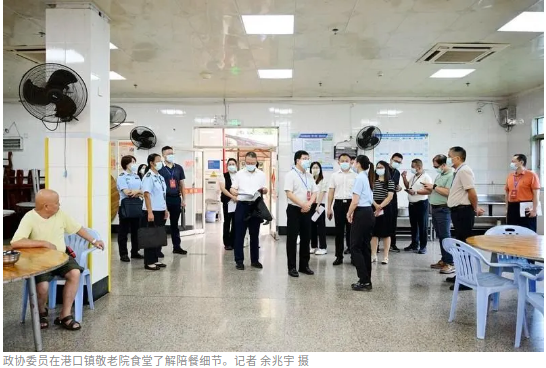 守护“舌尖上的安全” ！市政协到港口镇开展集体用餐、供餐单位陪餐制度落实情况专项监督1.png