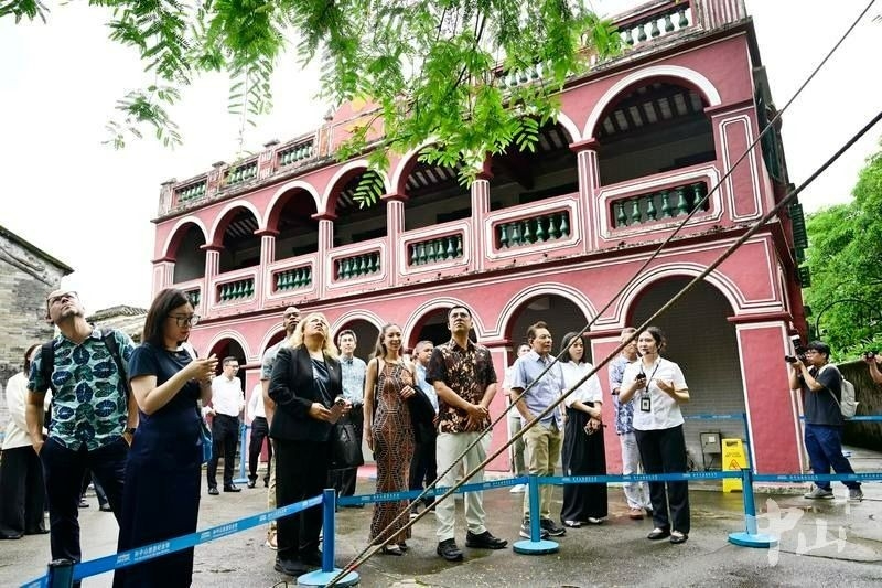Delegates visit the Museum of Dr Sun Yat-sen, home to his former residence. Photo/Zhongshan Daily