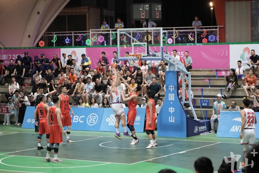 Guangdong (in white) vs Fujian in the Group B final. Guangdong (in white) vs Fujian in the Group B final.