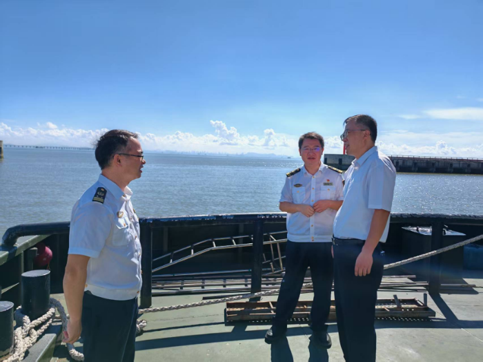 检查船舶码头.jpg